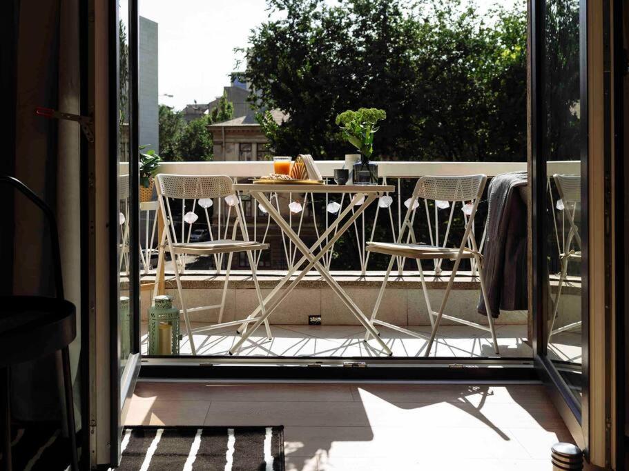 Bright 2Br Apartment - Top Location - City Balcony Bukarest Kültér fotó