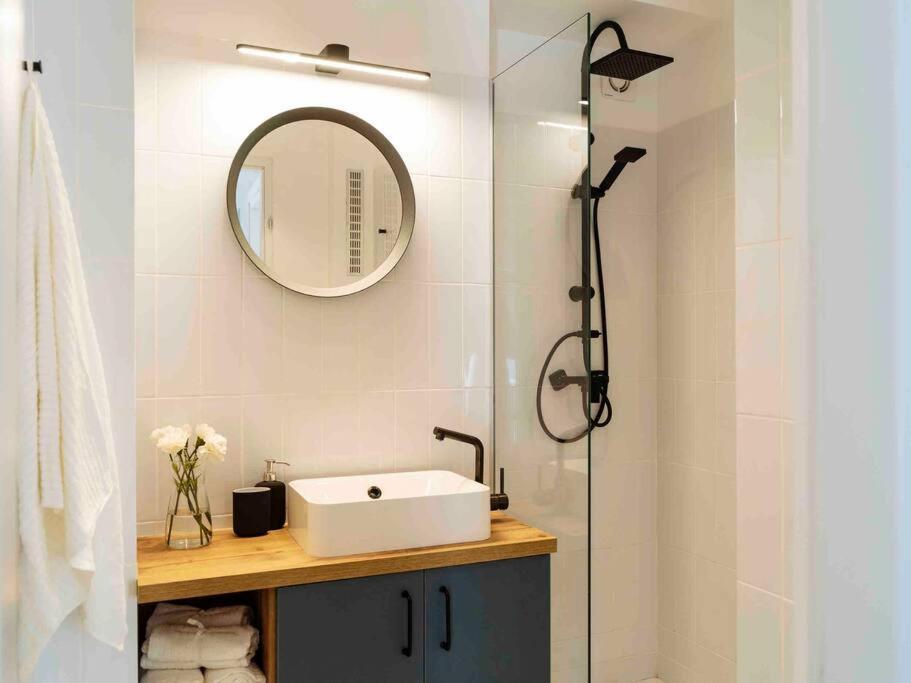 Bright 2Br Apartment - Top Location - City Balcony Bukarest Kültér fotó