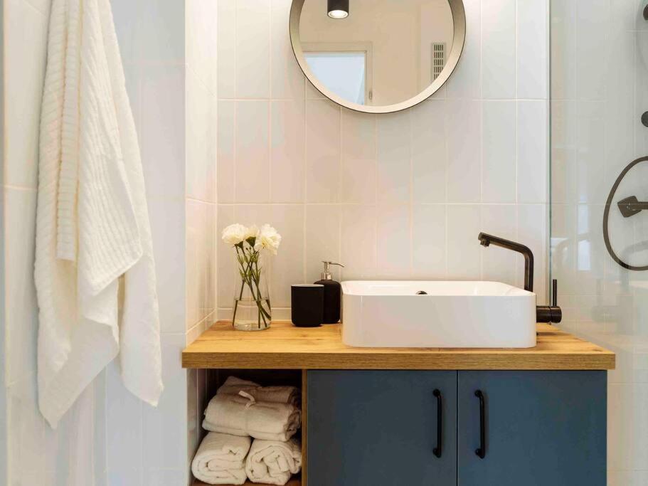 Bright 2Br Apartment - Top Location - City Balcony Bukarest Kültér fotó