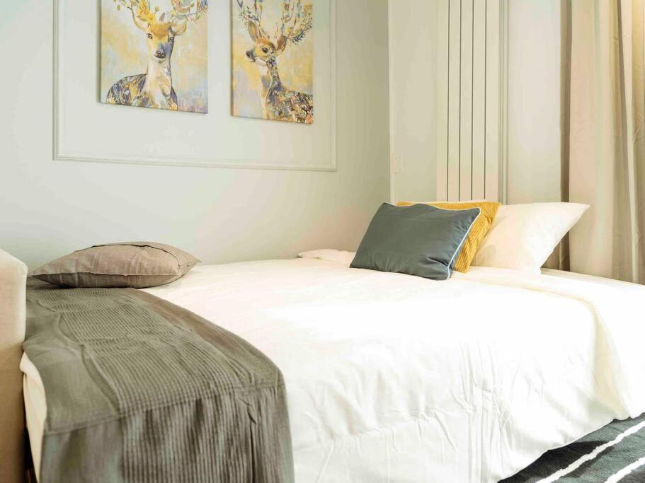 Bright 2Br Apartment - Top Location - City Balcony Bukarest Kültér fotó