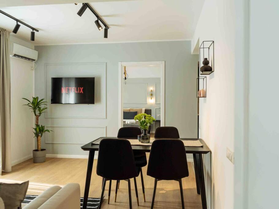 Bright 2Br Apartment - Top Location - City Balcony Bukarest Kültér fotó