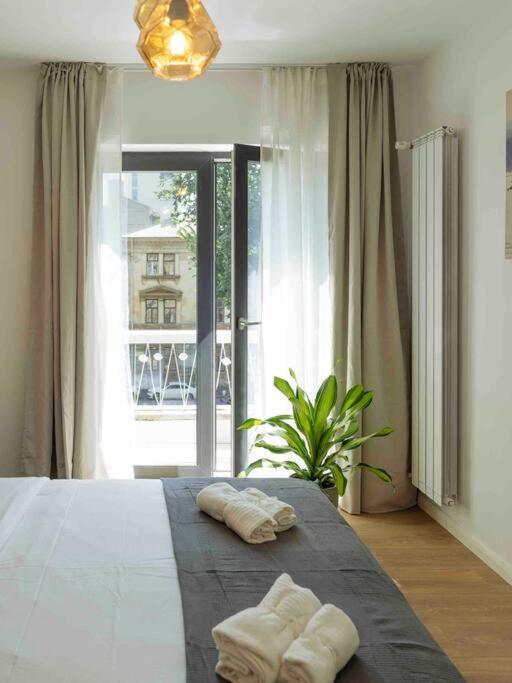Bright 2Br Apartment - Top Location - City Balcony Bukarest Kültér fotó