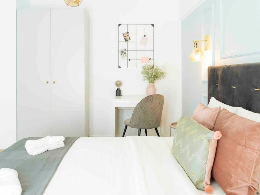 Bright 2Br Apartment - Top Location - City Balcony Bukarest Kültér fotó