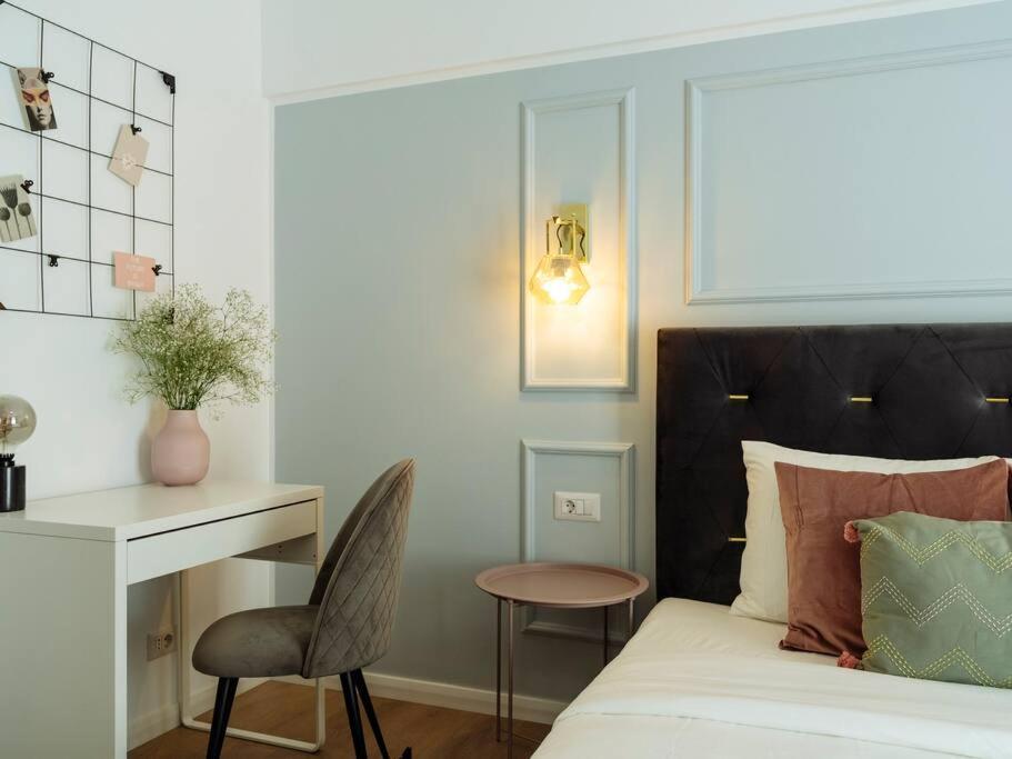 Bright 2Br Apartment - Top Location - City Balcony Bukarest Kültér fotó