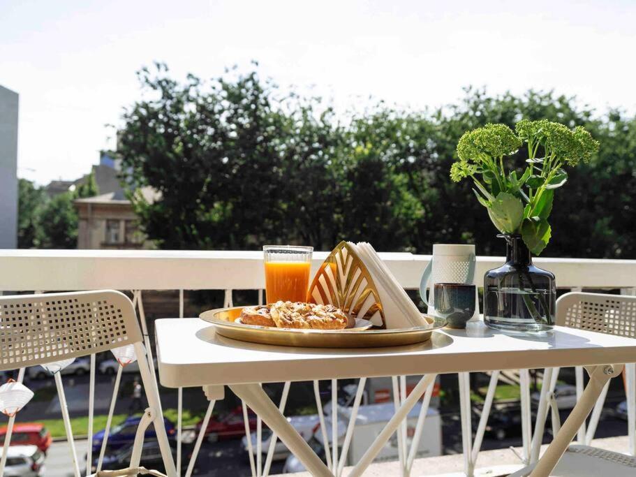 Bright 2Br Apartment - Top Location - City Balcony Bukarest Kültér fotó