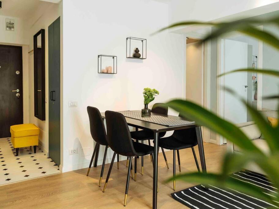 Bright 2Br Apartment - Top Location - City Balcony Bukarest Kültér fotó